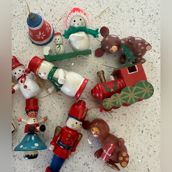 12 Vintage Christmas Wooden Ornaments - Picture 5 of 10